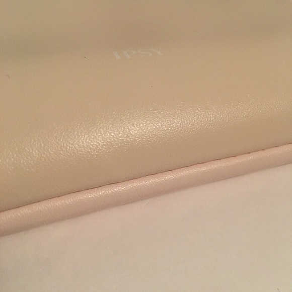 March 2021 
Ipsy glam bag
New 
Never Used - Picture 3 of 7